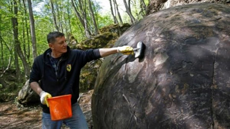 Bosna’da 1500 Yıllık Dev Taş Küre Bulundu