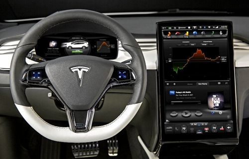 Tesla, Autopilot 8.0 güncellemesi ile daha yetenekli
