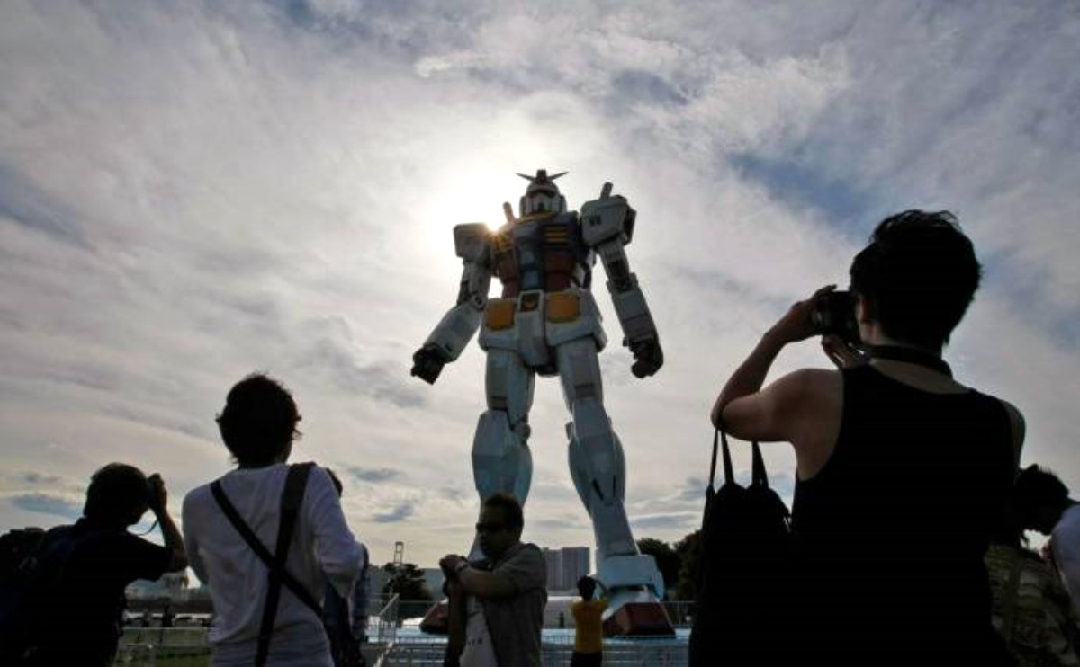 8 Metrelik Japon Robot ‘Diz Çöktü’