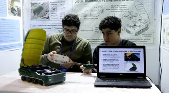 Liselilerin robotu, tırtıl gibi ilerleyip gövdesinde sakladığı dronla alan taraması yapacak